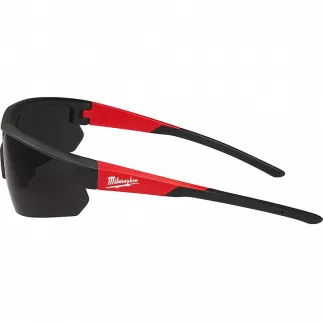 Lunettes de sécurité teinté UV MILWAUKEE anti-buée & anti-rayure - confort, léger et EN166